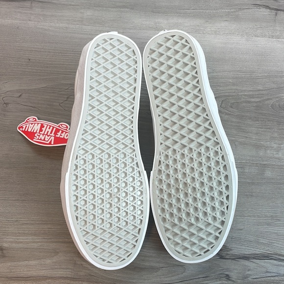 VANS- Custom hand painted slip on vans - Picture 7 of 8